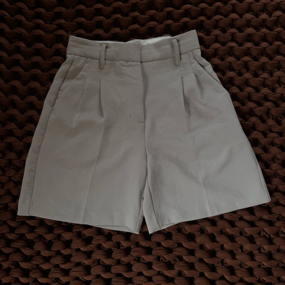 Aritzia Wilfred The Effortless Short in Ashen - Picture 10 of 10